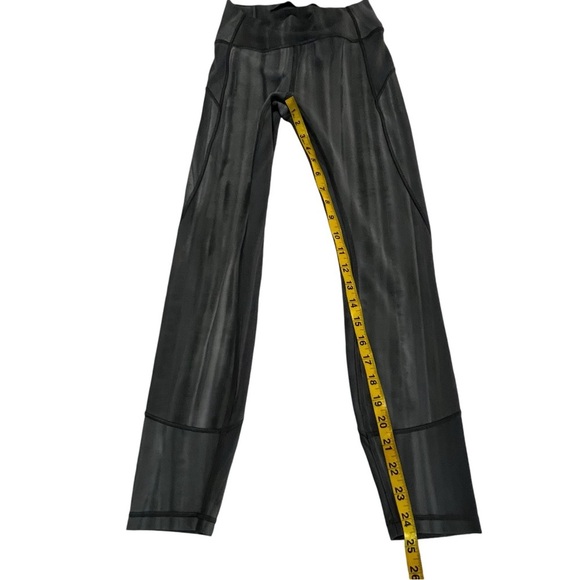 Lululemon In Movement Tight 25" *Everlux
Linear Spray Dye White Deep Ocean 4 - Picture 11 of 15